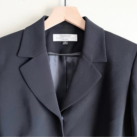 Tahari Arthur S. Levine Classic One Button Black Blazer Jacket, Size 8 Petite - Picture 2 of 11